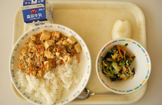 栄養バランスの取れた給食を通して食育を実施 | 桑名の幼稚園なら豊かな教育のマリア・モンテッソーリ幼稚園