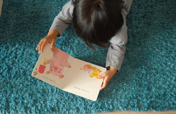 絵本の読み聞かせを重視し1日3回行います | 桑名の幼稚園なら豊かな教育のマリア・モンテッソーリ幼稚園